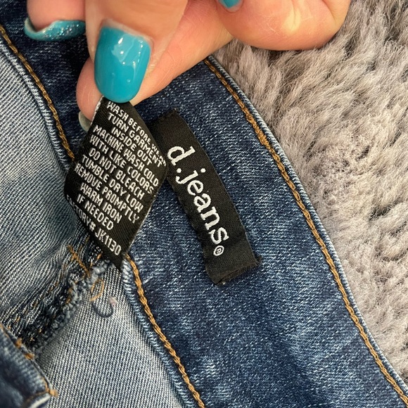 Classic Blue Denim Women's Jeans - Picture 2 of 11